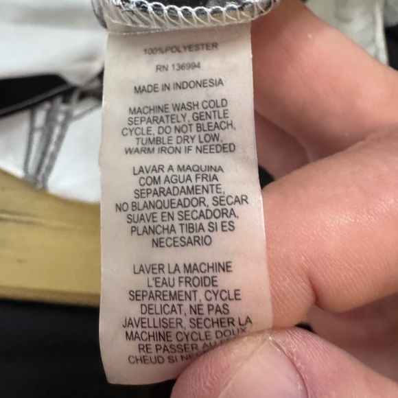 Sioni Black and White Sleeveless Top - Picture 4 of 6